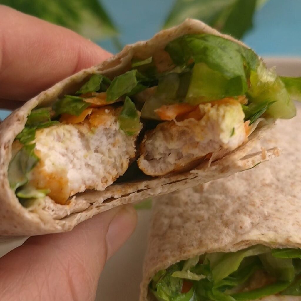 Τορτίγιες ολικής άλεσης με ζουμερό κοτόπουλο στο air fryer και χειροποίητη σως γιαουρτιού από το FitDiet Διαιτολογικό.