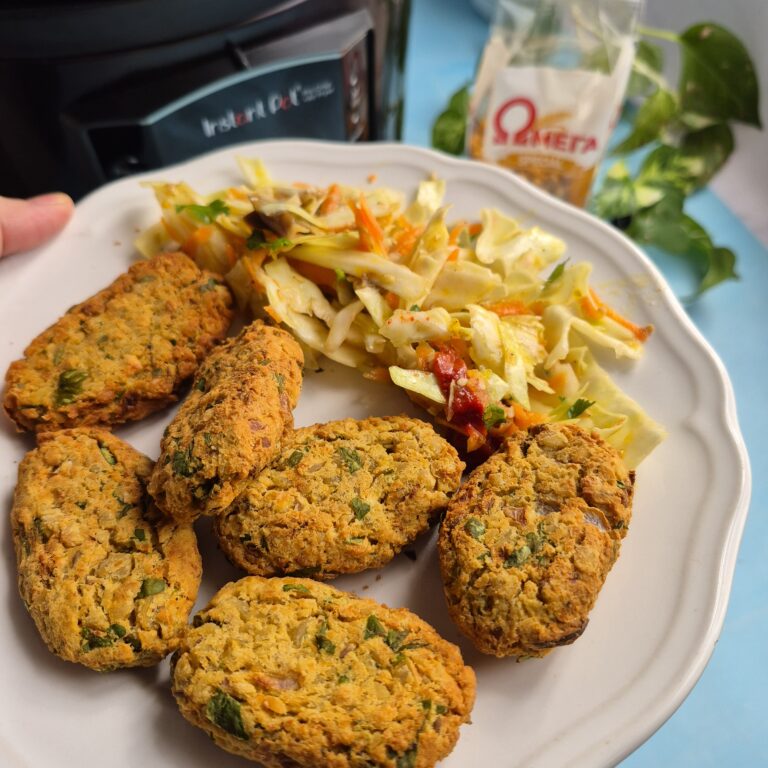 Σπιτικοί ρεβυθοκεφτέδες στο Air Fryer με σως γιαουρτιού και σαλάτα